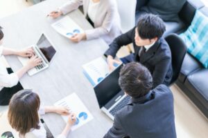 SWOT分析の具体例と実践ガイド｜内部環境・外部環境を効果的に分析するフレームワーク