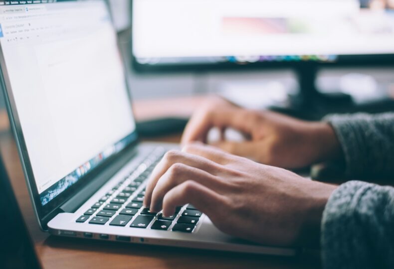 インシュアテックとは？保険業界のDX革命を徹底解説