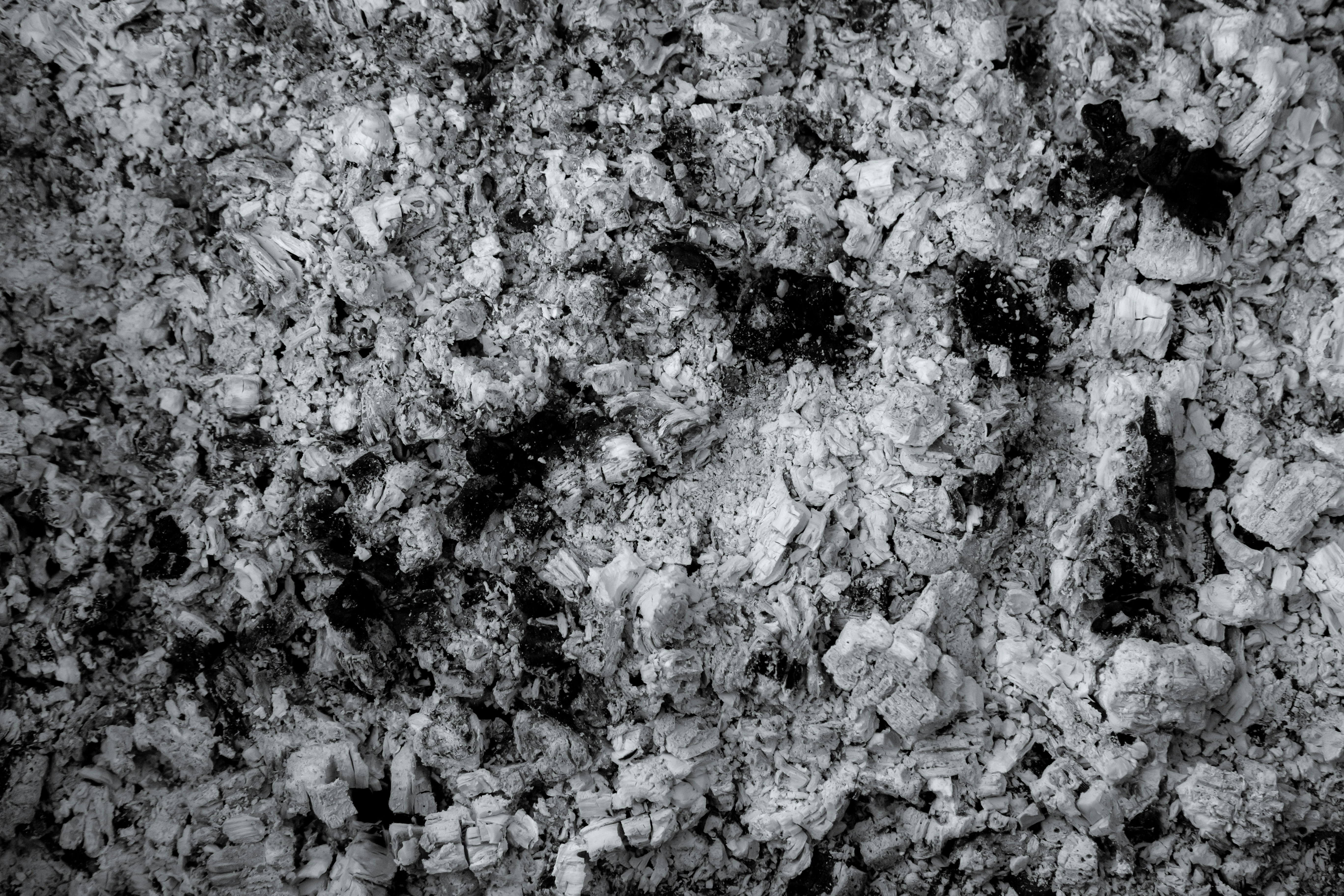 CFRPとは?炭素繊維強化プラスチックの特徴・用途・価格を徹底解説