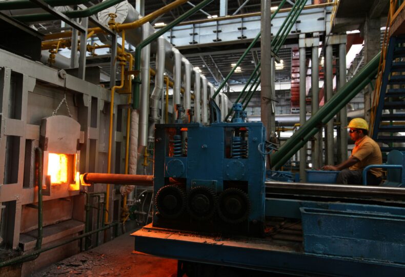 蓄熱技術の完全ガイド|顕熱・潜熱・化学蓄熱の選定から実装までの実践戦略